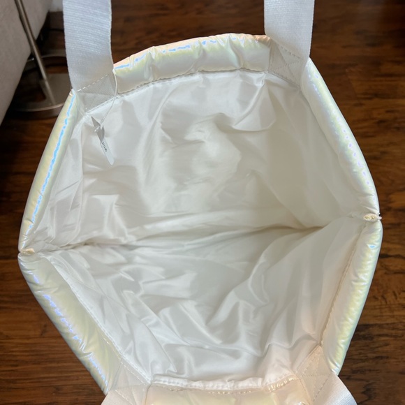 BATH & BODY WORKS WHITE IRIDESCENT PUFFER TOTE GIFT BAG BLACK FRIDAY 2023 - Picture 4 of 8